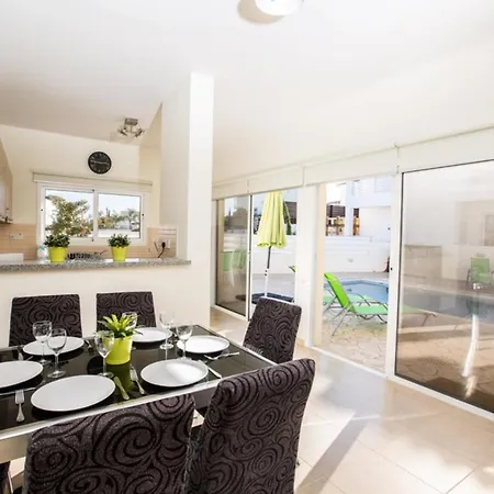 Picture Relaxing Beside Your Private Pool In Reading Your Favourite Book, 1260 فيلة بروتاراس