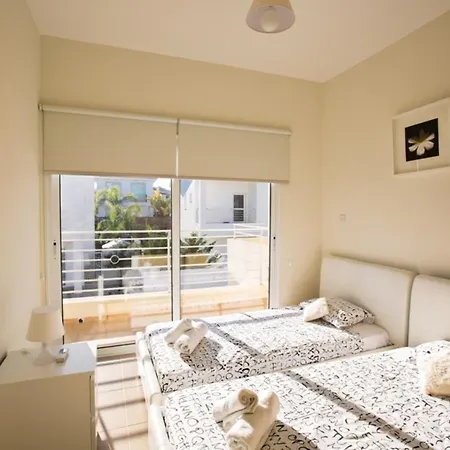 Picture Relaxing Beside Your Private Pool In Reading Your Favourite Book, 1260 فيلة بروتاراس