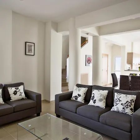 Villa Picture Relaxing Beside Your Private Pool In Reading Your Favourite Book, 1260 *